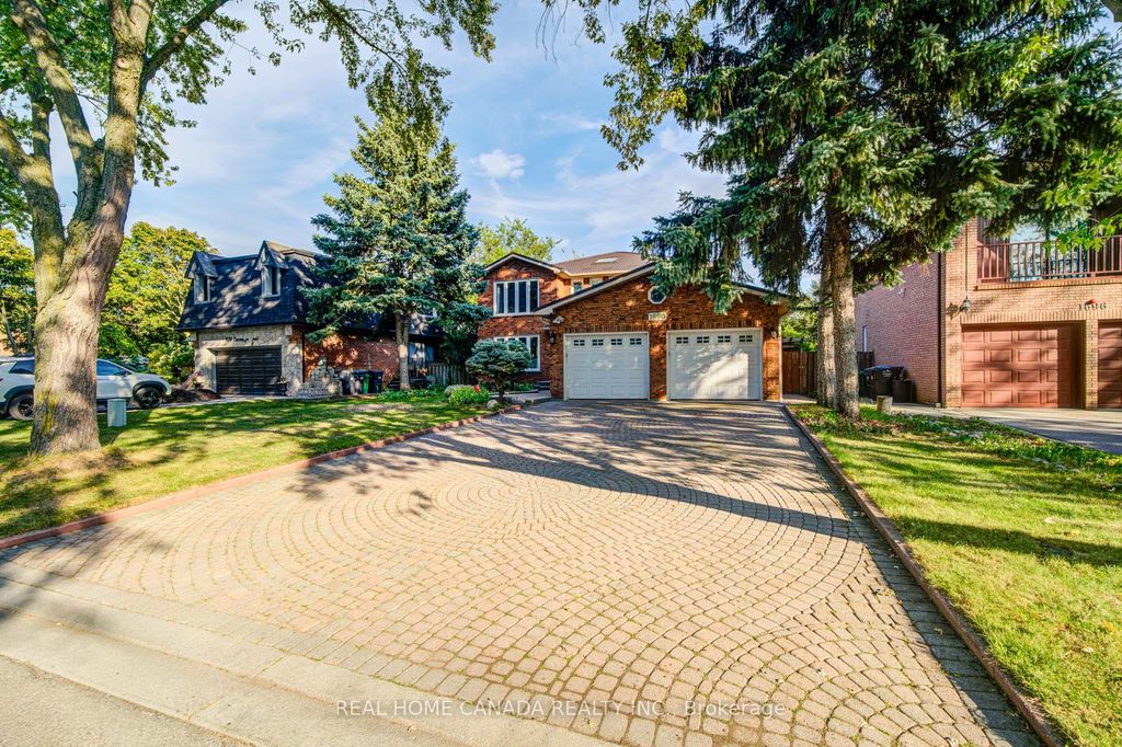 Photo of 1690 Carrington Road, Mississauga, ON L5M 2K2 (MLS # W12649838)