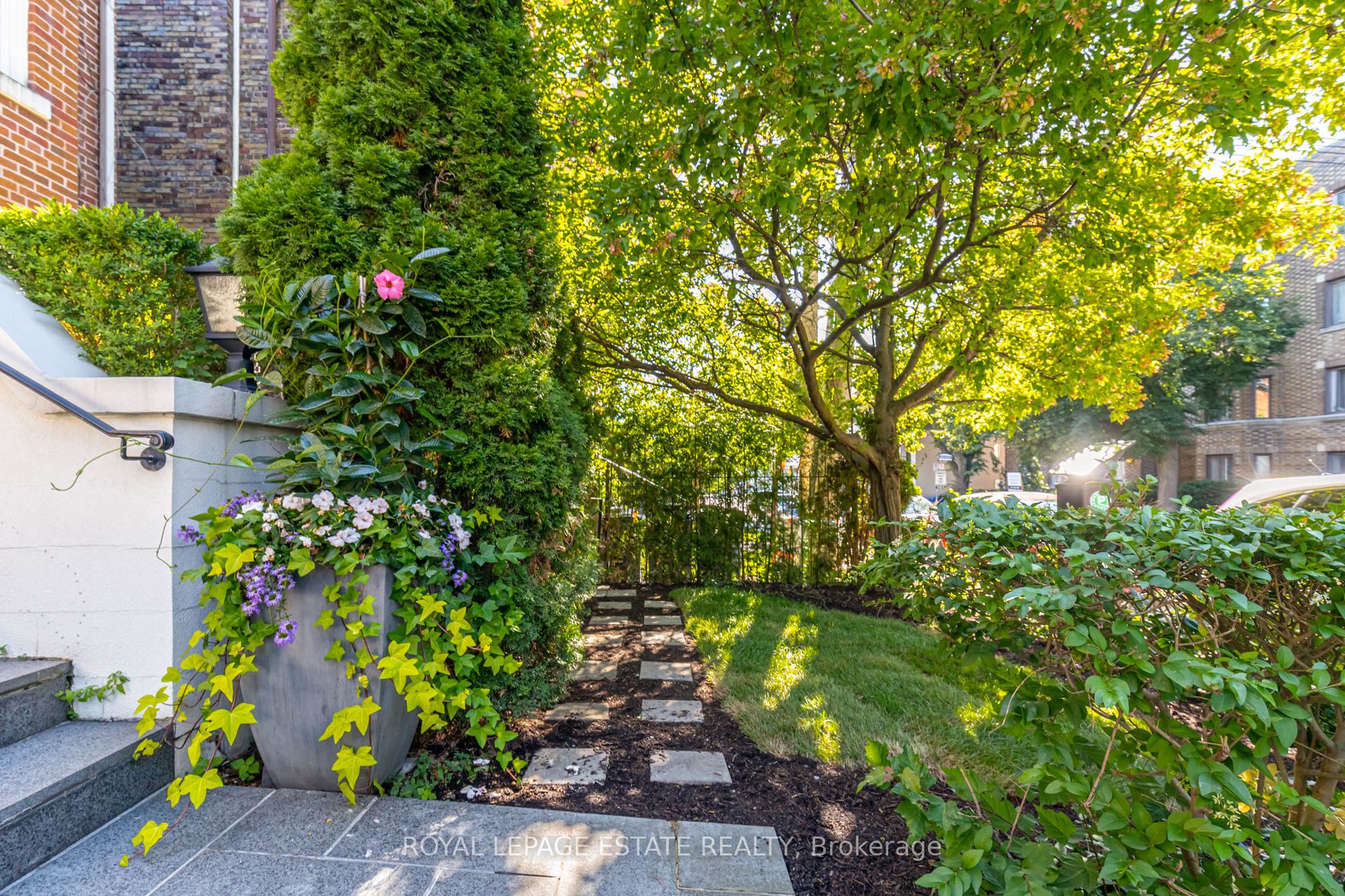 319 Lonsdale Road 1D