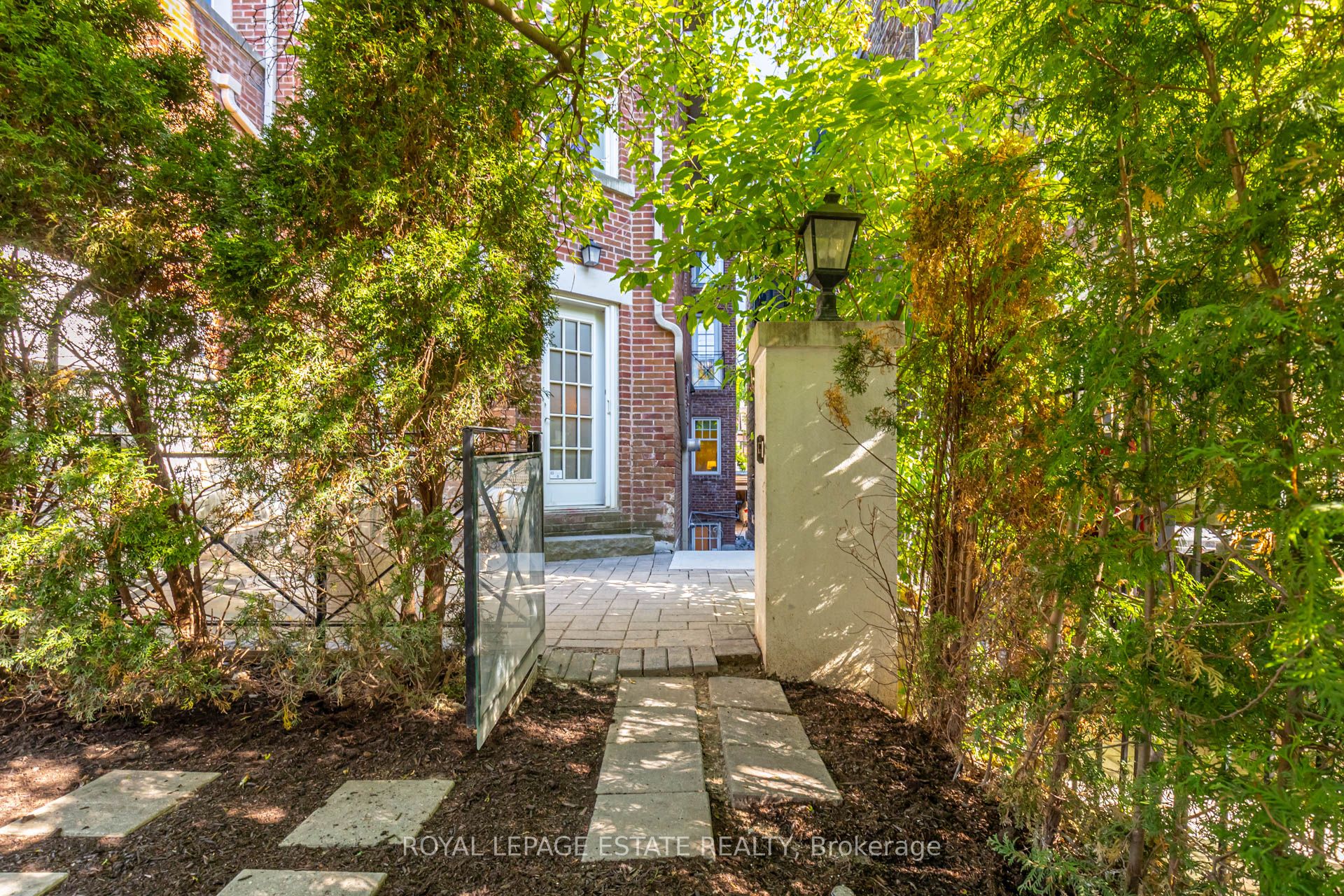 319 Lonsdale Road 1D