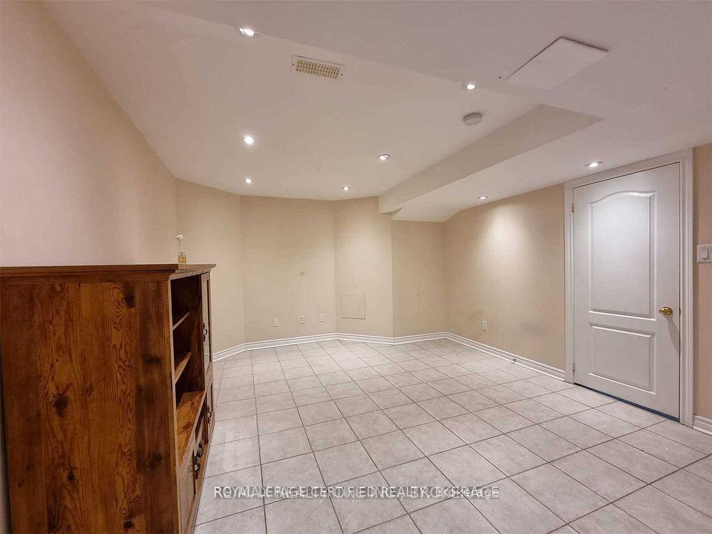 1 Softneedle Avenue Bsmt