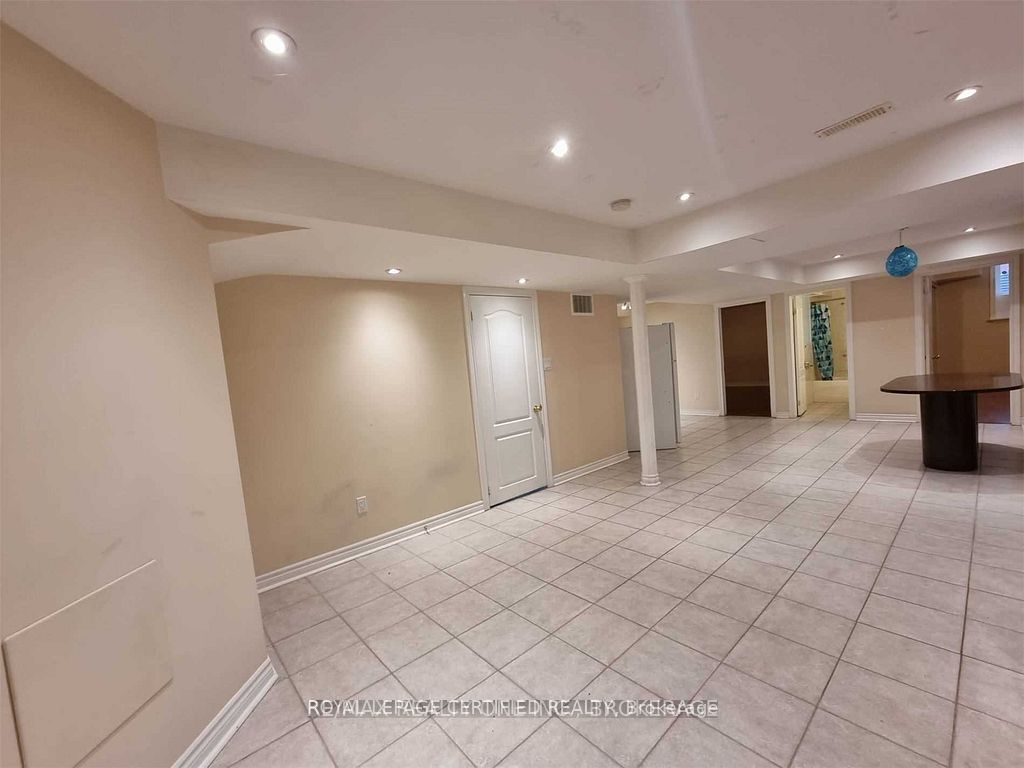 1 Softneedle Avenue Bsmt