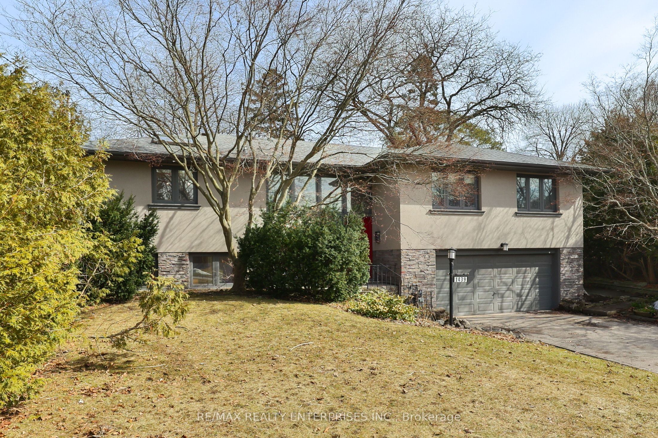 1439 Larchview Trail