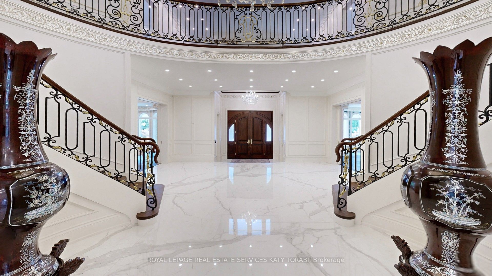 8 High Point Road W