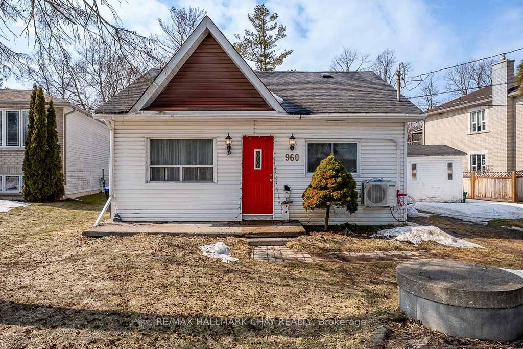 Photo of 960 Gilmore Avenue, Innisfil, ON L0L 1W0 (MLS # N12869114)