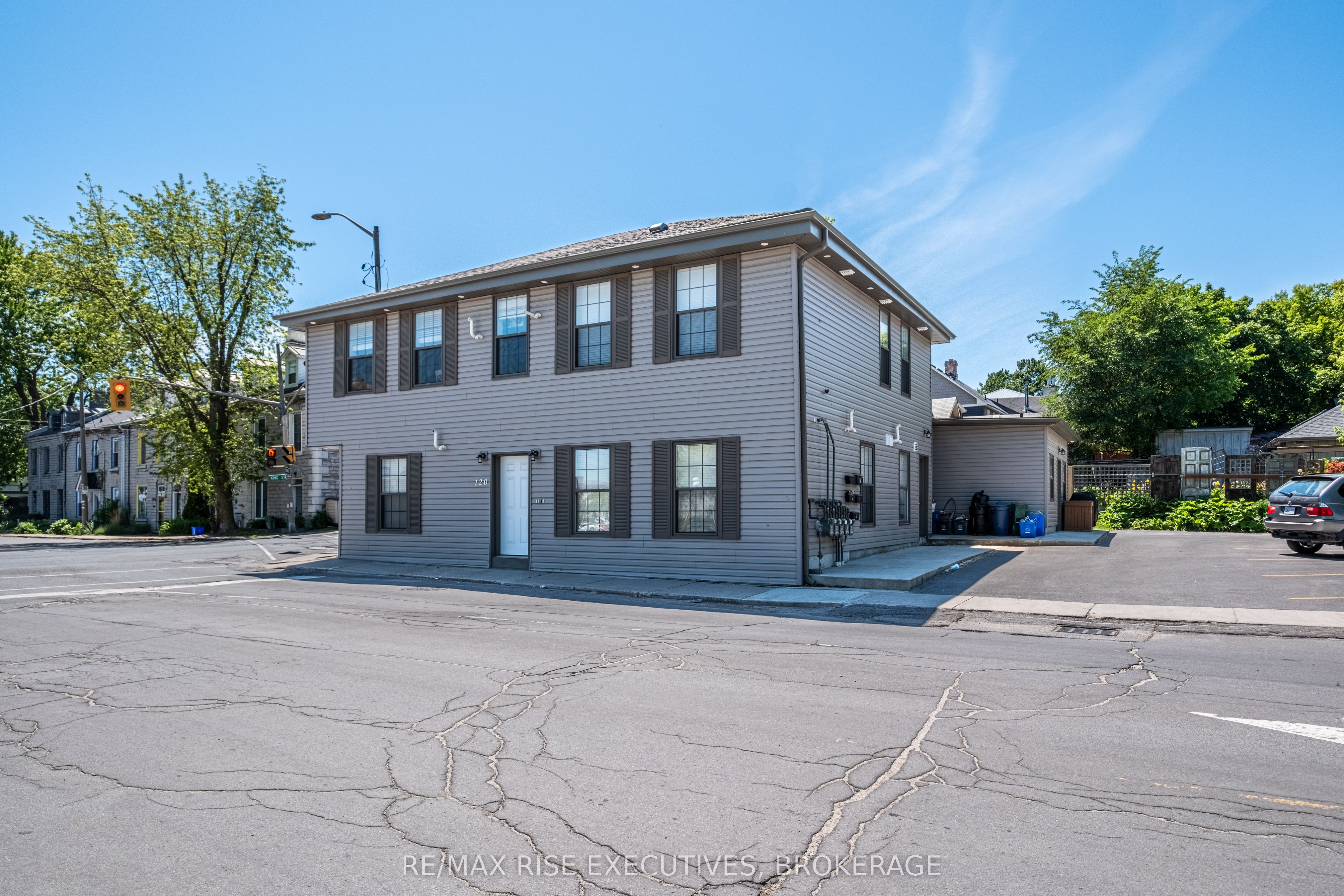 Photo 1 of 50 — 120 Yonge Street, Kingston, ON K7M 1E0