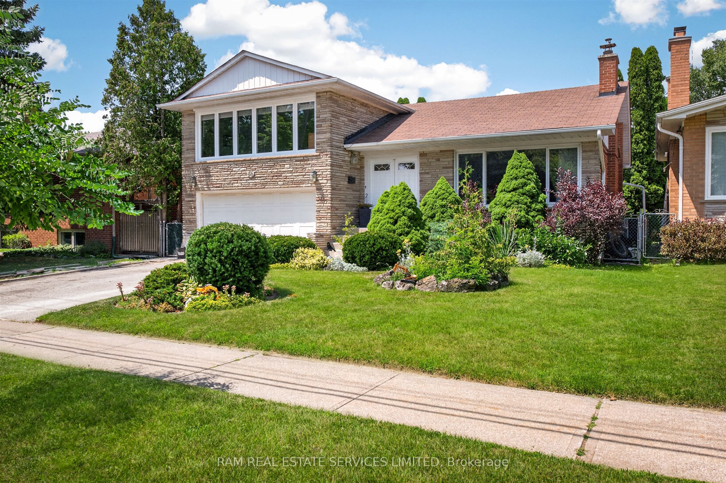 46 Summitcrest Drive