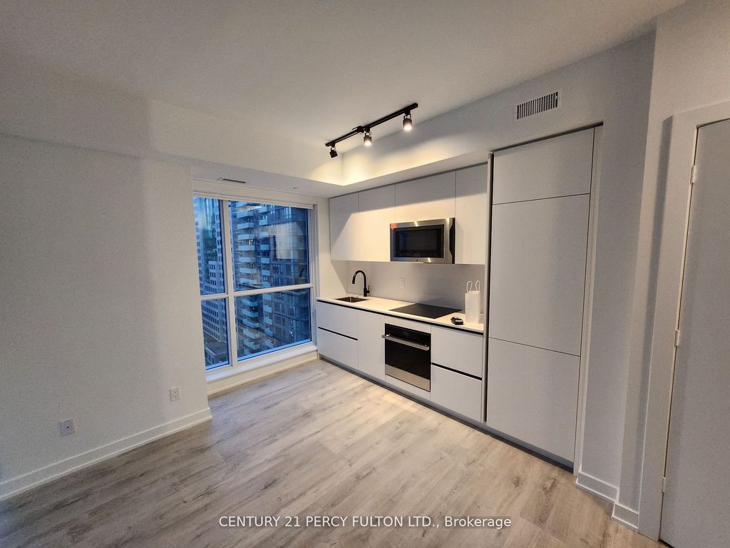 Photo of 327 king Street W #1807, Toronto, ON M5V 0W7 (MLS # C12747018)
