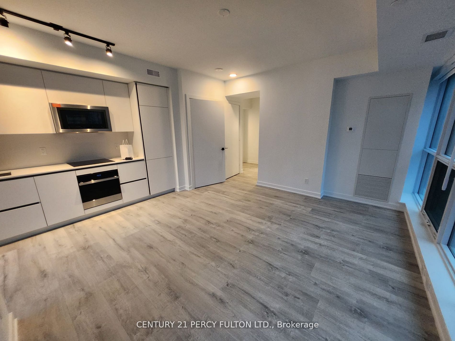 327 king Street W 1807