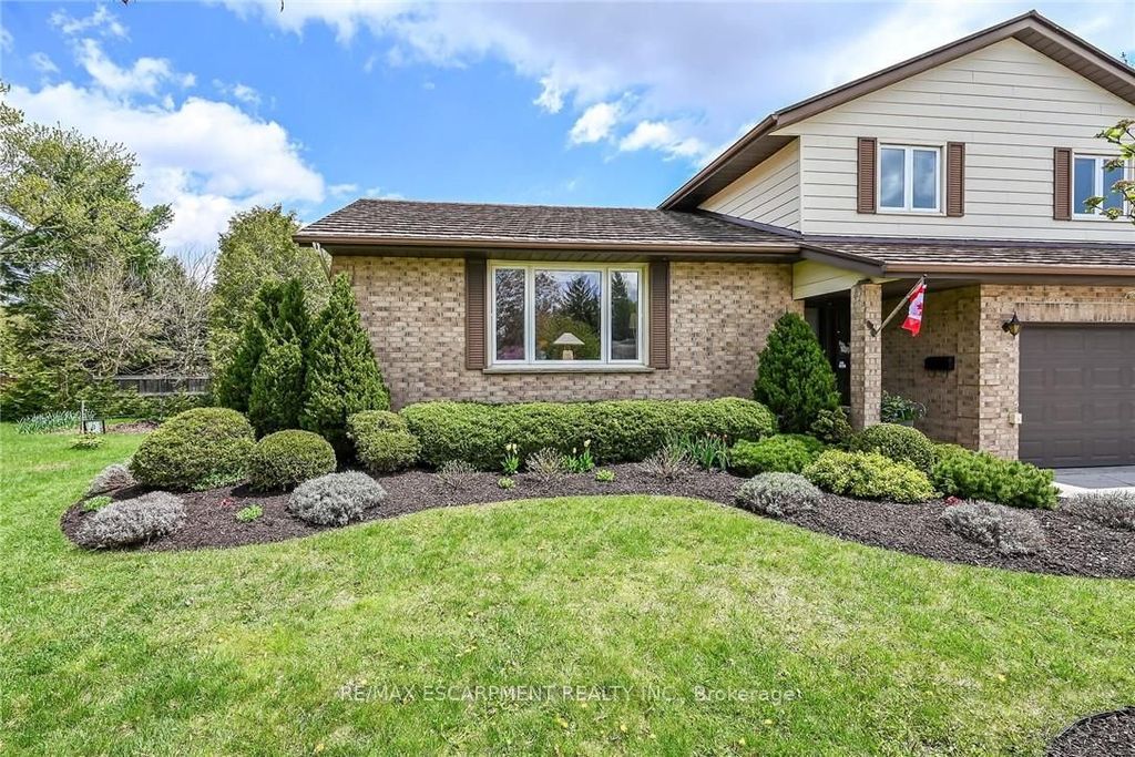 Photo of 10 Normandy Court, Norfolk, ON N0E 1Y0 (MLS # X13131322)
