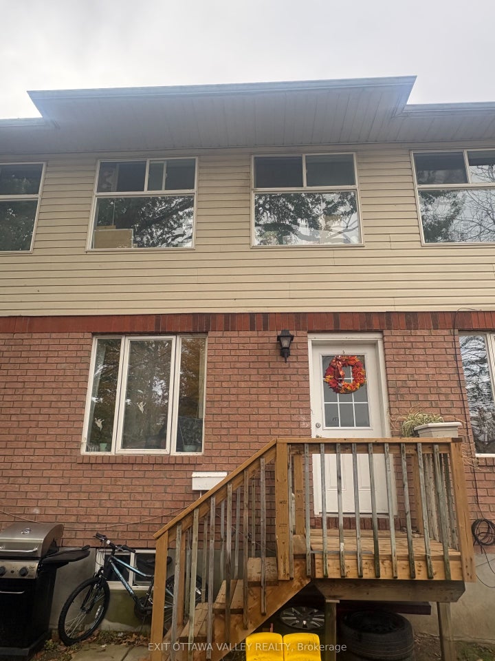 Photo 1 of 1 — 403 Trafalgar Road E, Pembroke, ON K8A 5B3