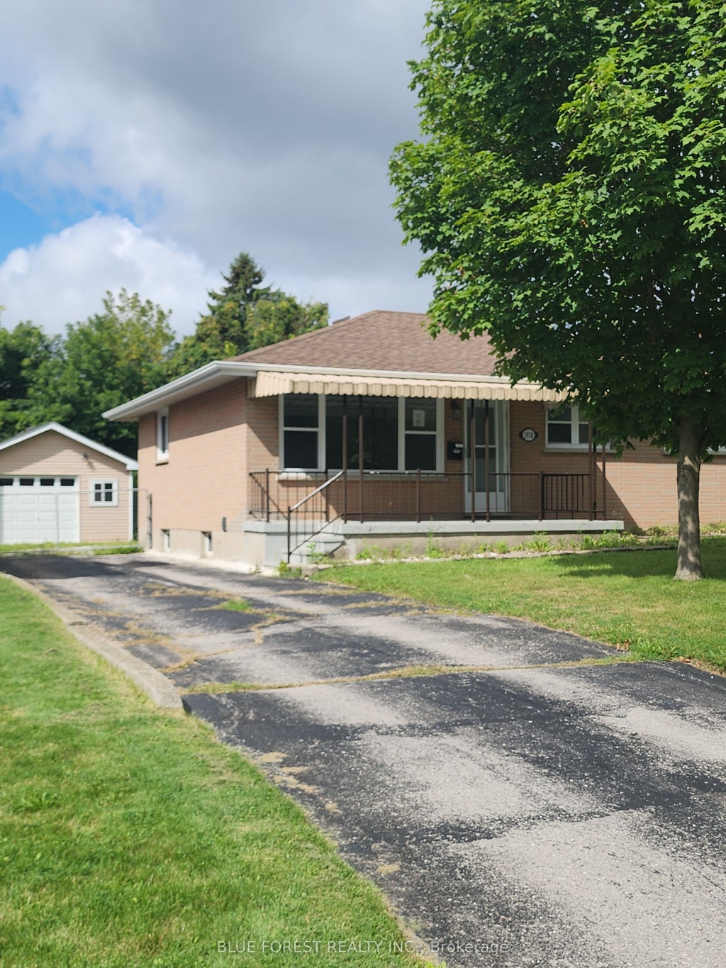 Photo of 1918 Duluth Crescent, London East, ON N5V 1H7 (MLS # X13817002)
