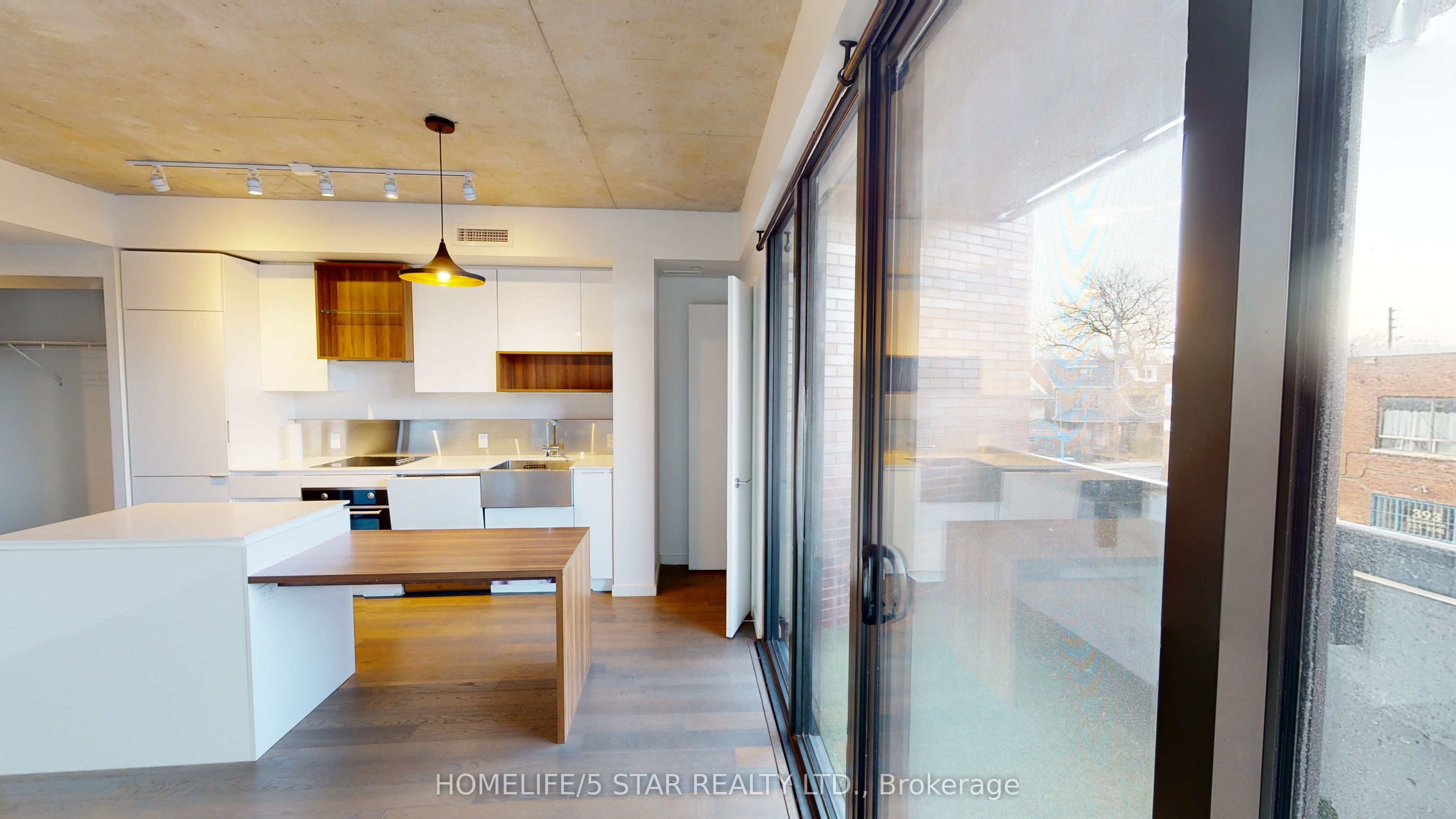 383 SORAUREN Avenue 310