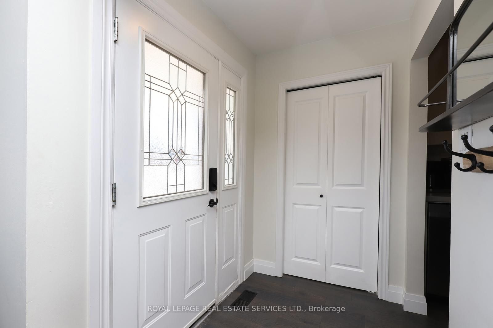 2001 Silverberry Crescent