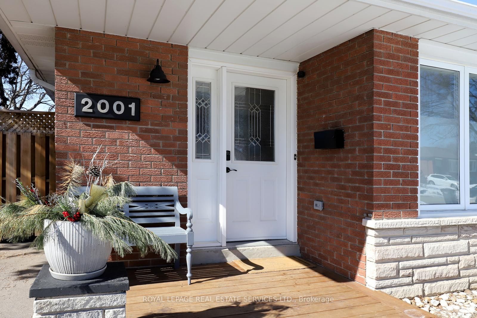 2001 Silverberry Crescent