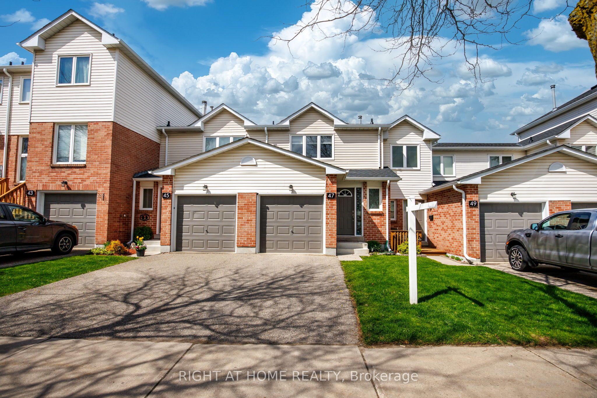 Photo 1 of 32 — 47 Stewart Maclaren Road 74, Halton Hills, ON L7G 5L8