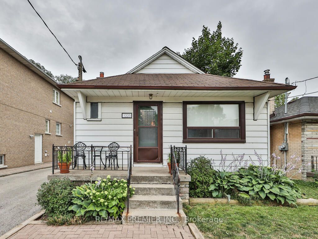 Photo of 1223 Glencairn Avenue, Toronto, ON M6B 2B6 (MLS # W12516012)