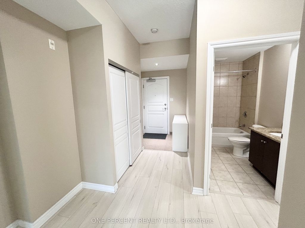 Photo of 100 ROGER GUINDON Avenue #201, Alta Vista and Area, ON K1G 3Z7 (MLS # X12847058)