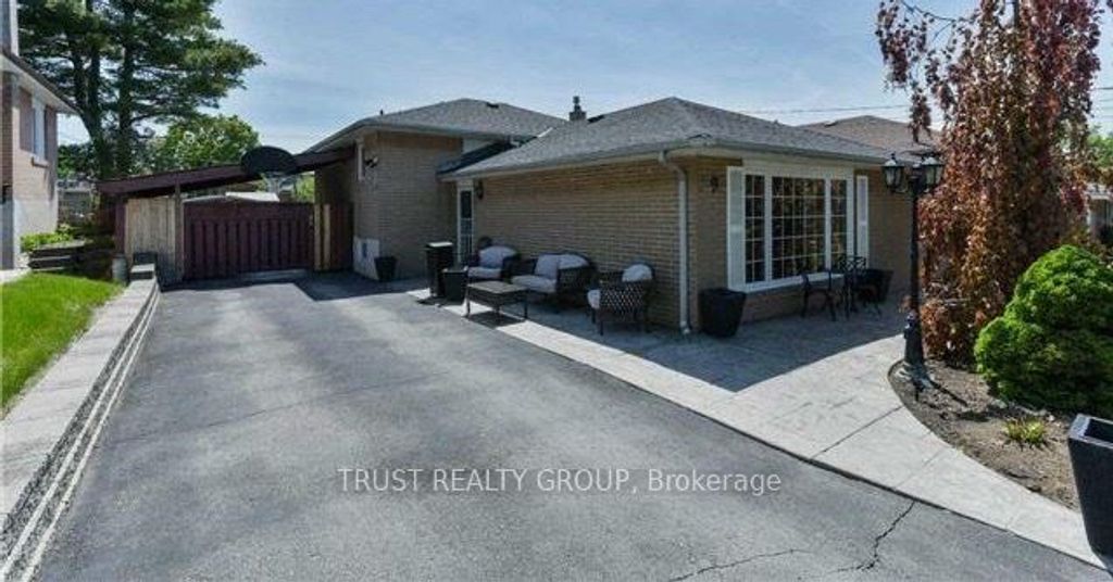 Photo of 9 Del Ria Drive, Toronto, ON M6L 1L9 (MLS # W13146586)