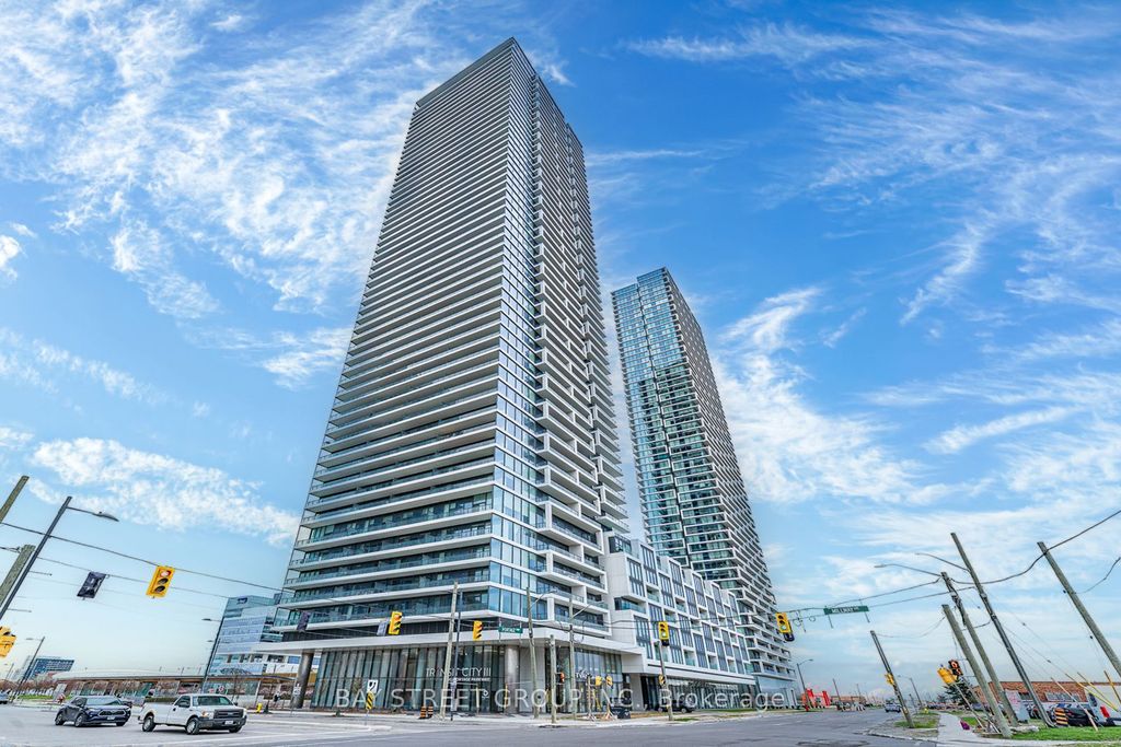 Photo of 950 Portage Parkway #5608, Vaughan, ON L4K 0J7 (MLS # N13076700)