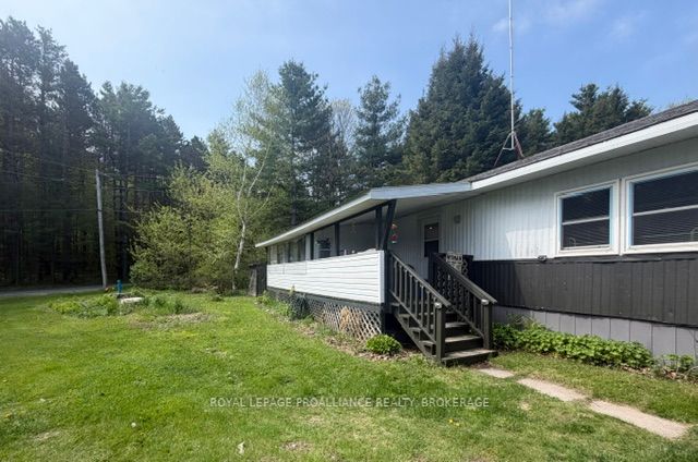 Photo 1 of 26 — 104 Ellisville Road, Leeds and the Thousand Islands, ON K0H 2N0