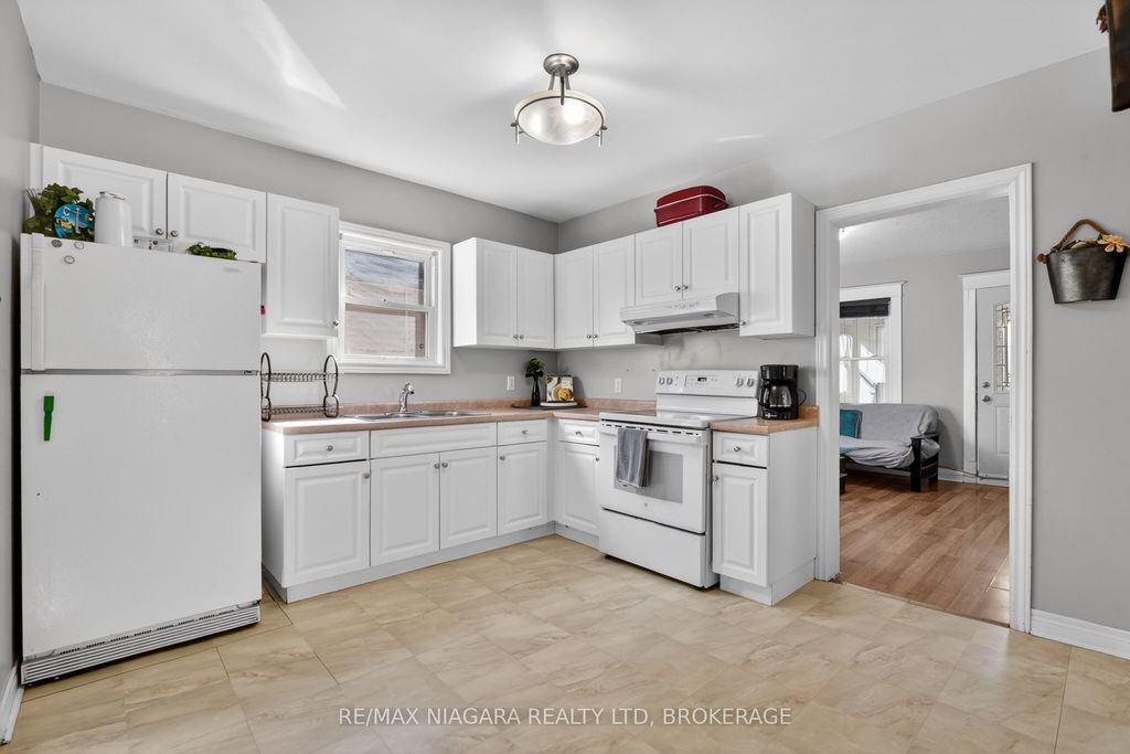 Photo of 214 NIAGARA Street, St. Catharines, ON L2M 4V4 (MLS # X13027020)