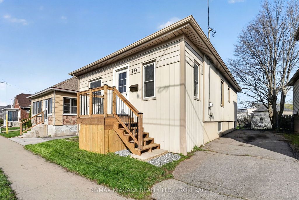 Photo of 214 NIAGARA Street, St. Catharines, ON L2M 4V4 (MLS # X13027020)