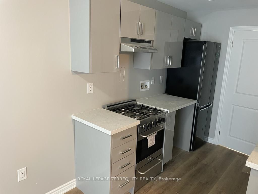 646 Lansdowne Avenue 3