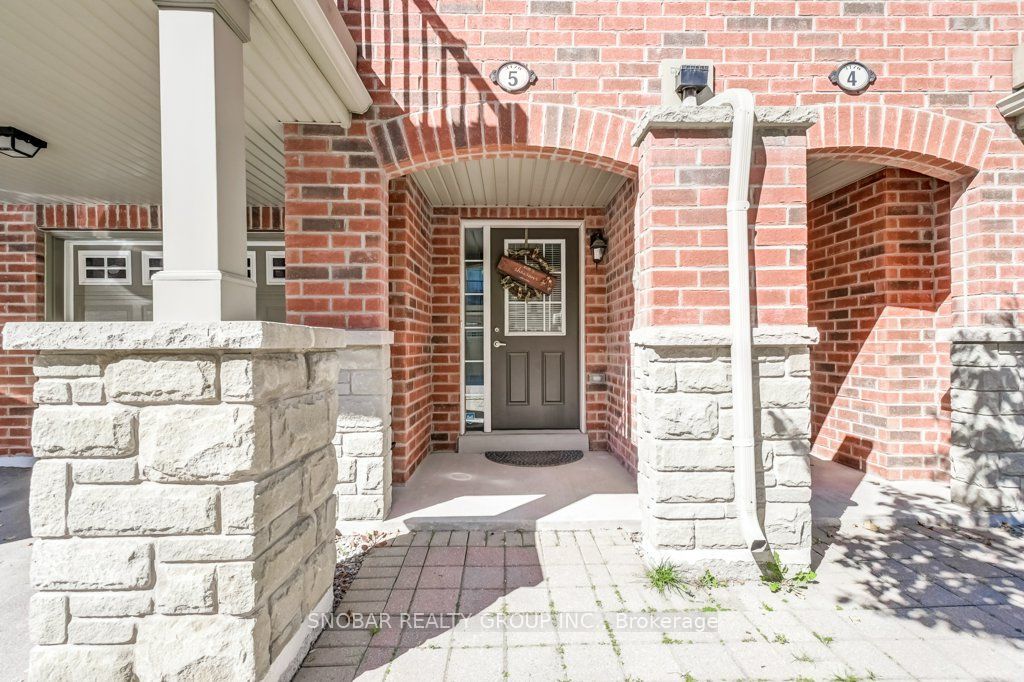 Photo of 3170 Boxford Crescent #5, Mississauga, ON L5M 0X1 (MLS # W12587426)
