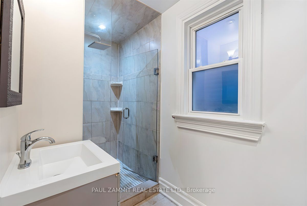 4 Binswood Avenue