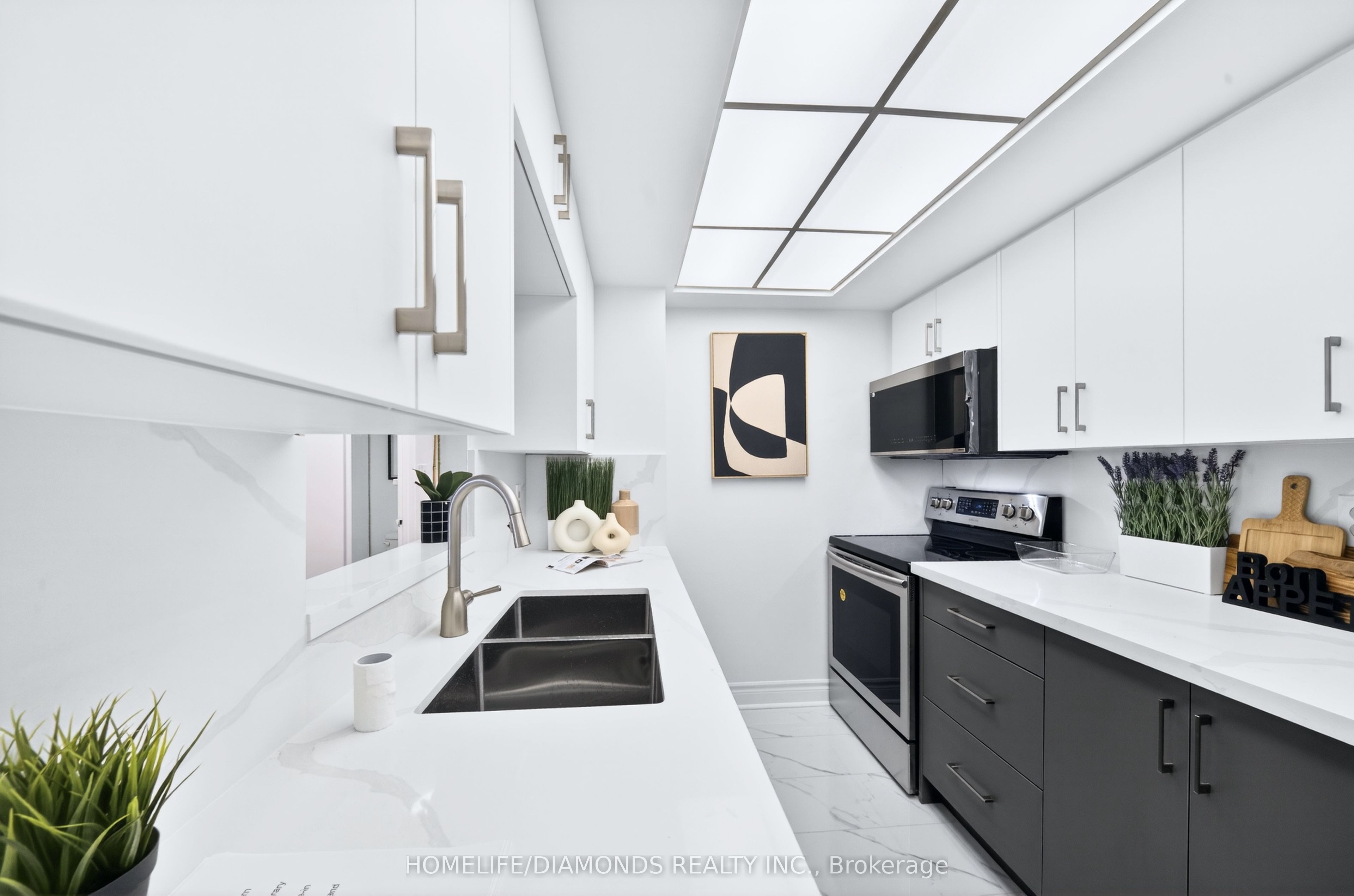 5 CONCORDE Place 2002