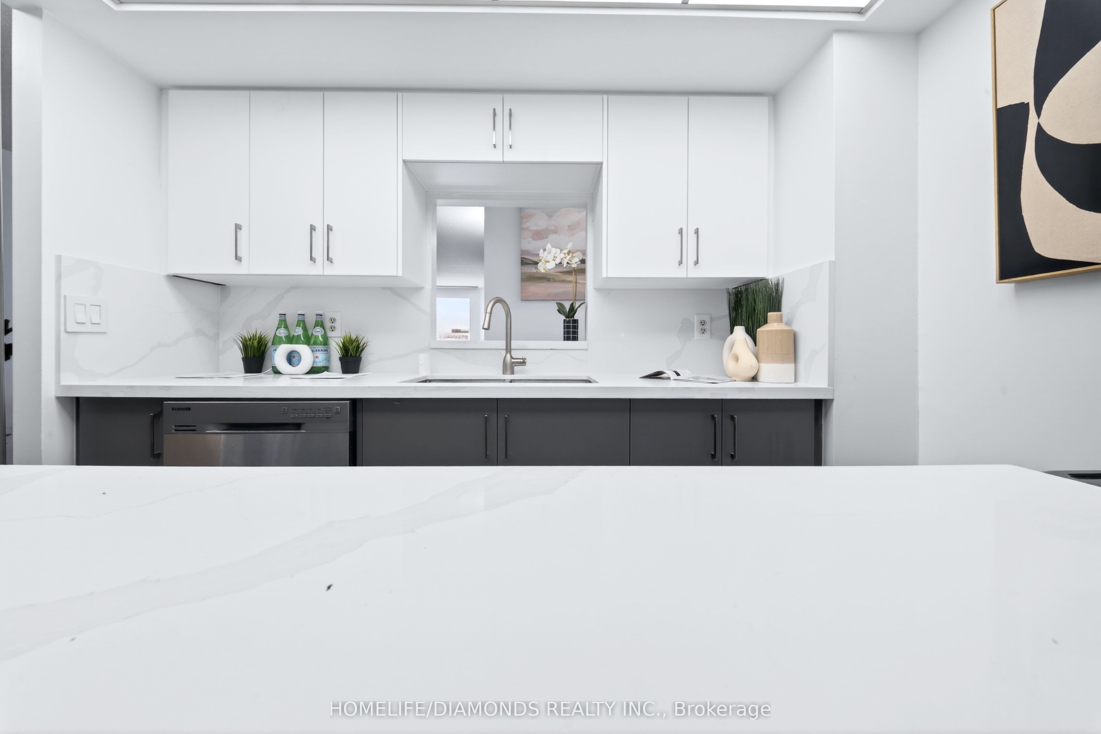 5 CONCORDE Place 2002