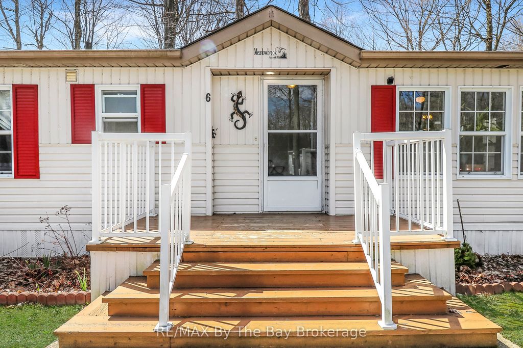Photo of 6 Pacific Avenue, Wasaga Beach, ON L9Z 3A8 (MLS # S13065998)