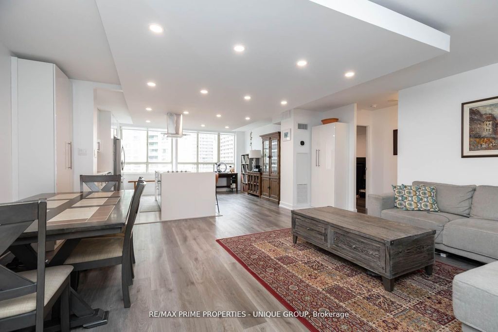 Photo of 633 Bay Street #903, Toronto, ON M5G 2G4 (MLS # C12729800)