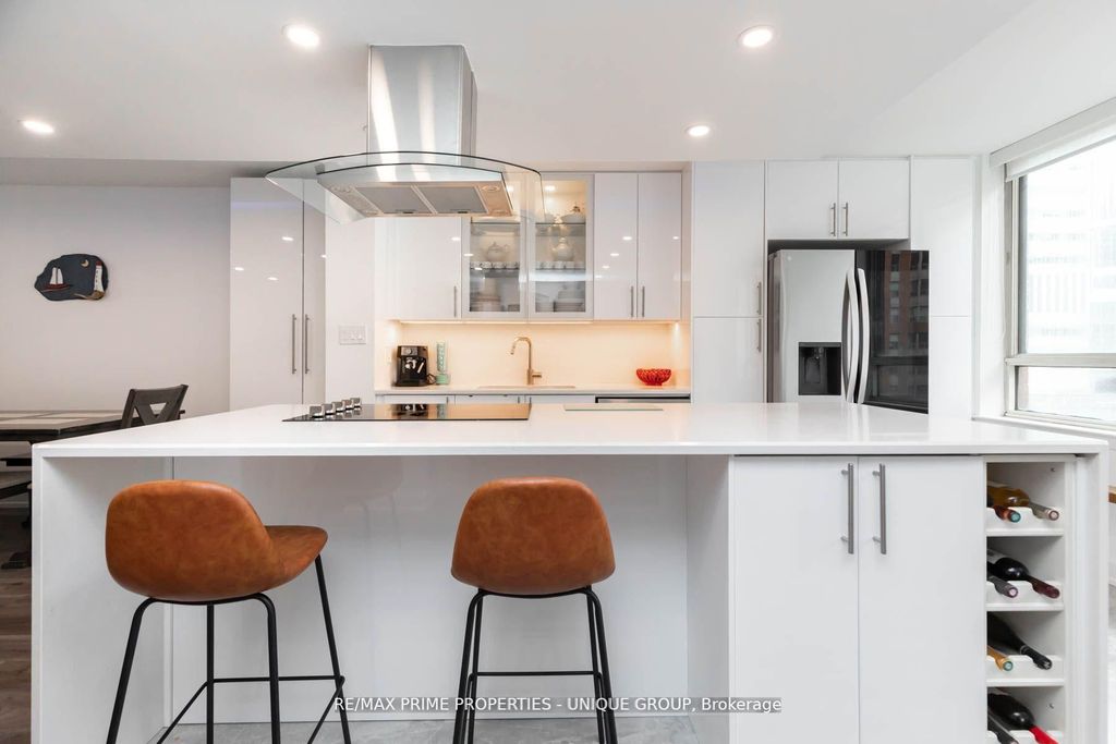 Photo of 633 Bay Street #903, Toronto, ON M5G 2G4 (MLS # C12729800)