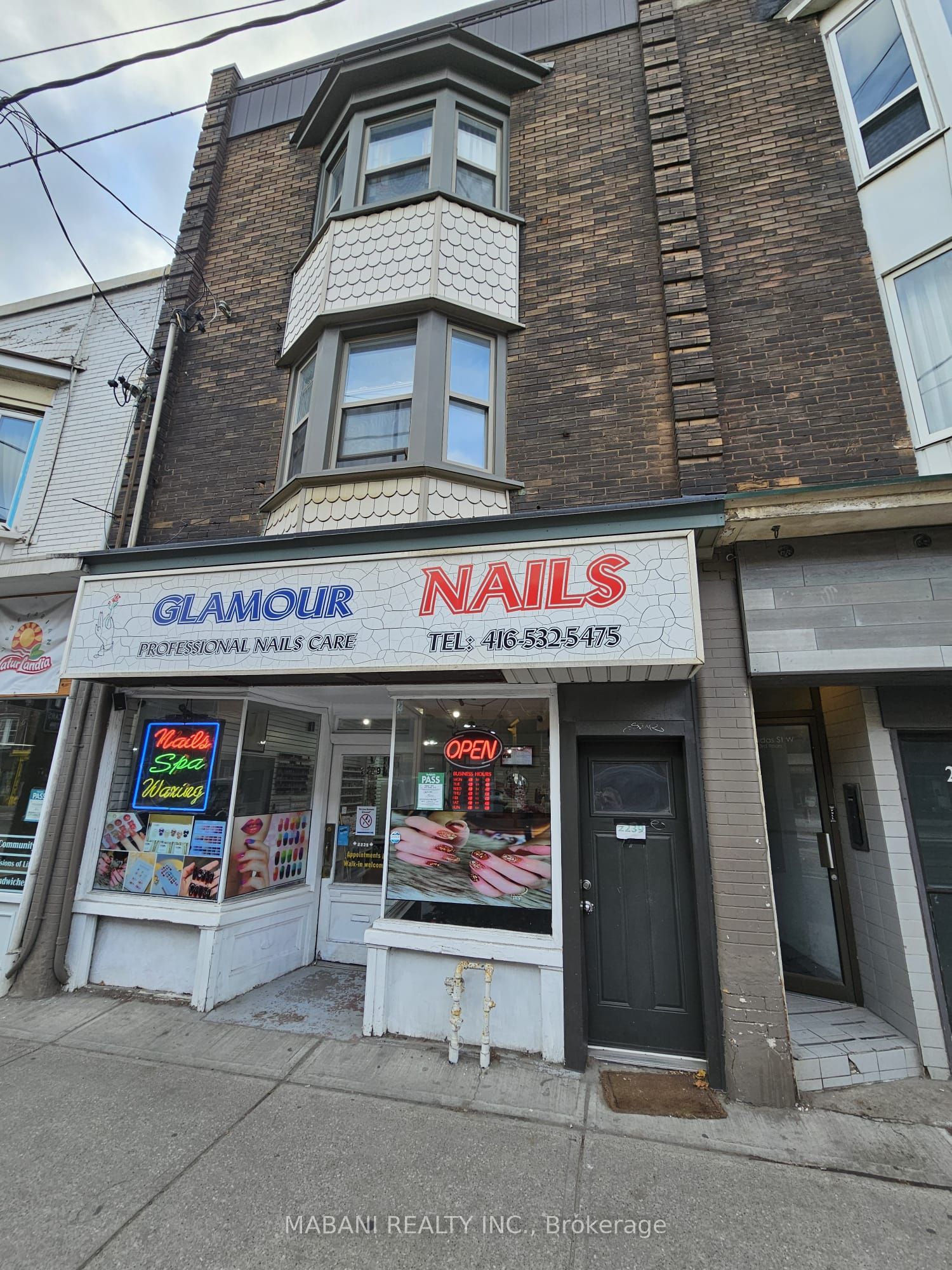 2239 Dundas Street W