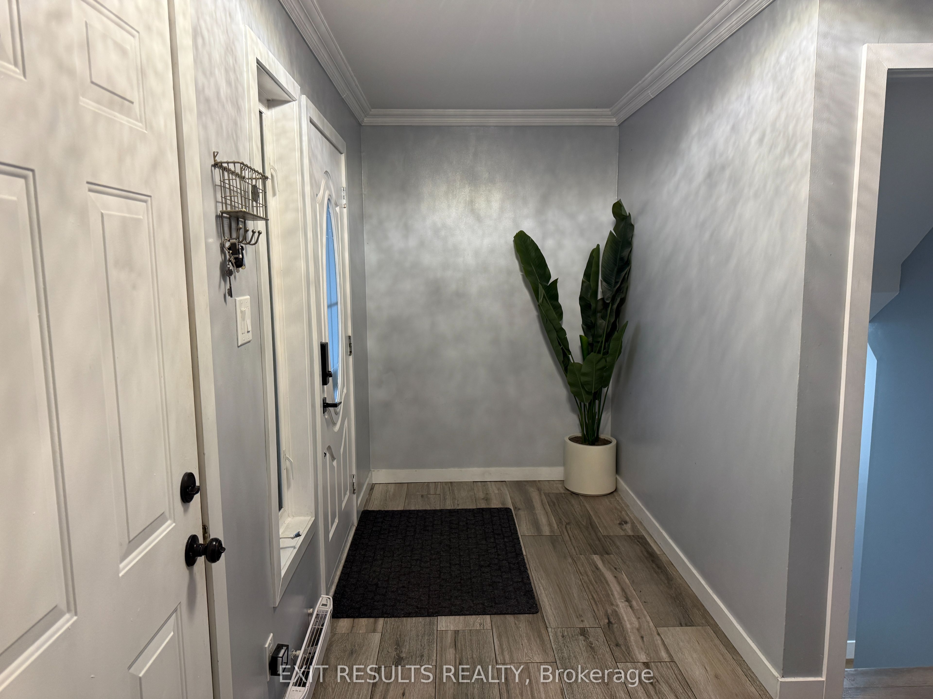 1090 DIANNE Avenue - Photo 4