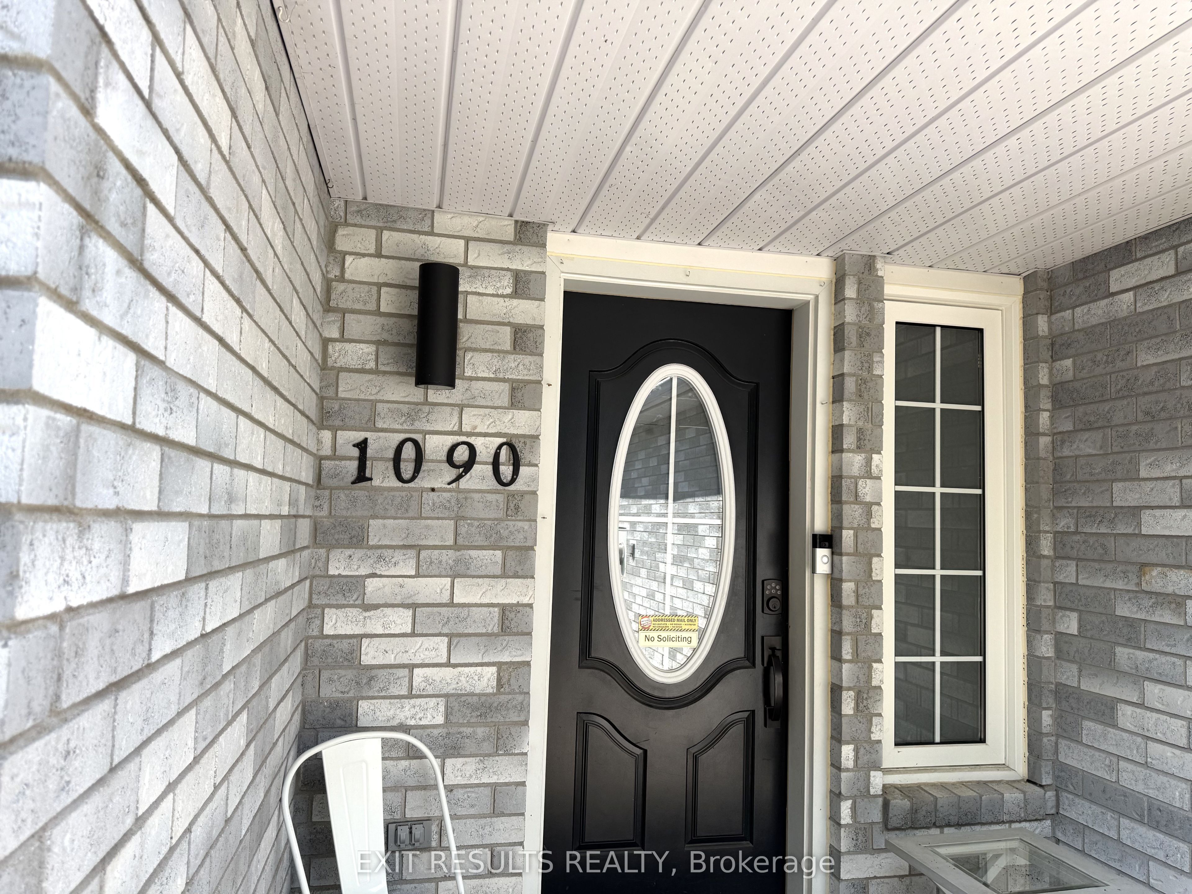 1090 DIANNE Avenue - Photo 3