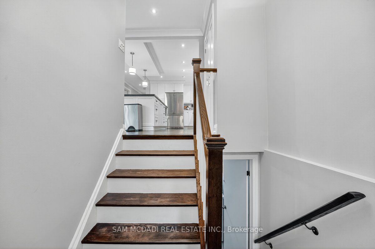42 Peter Street N