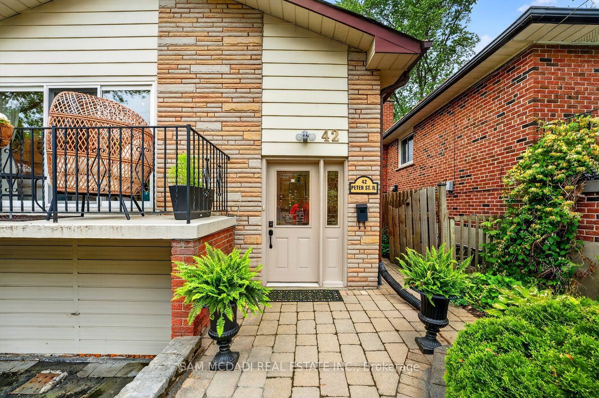 42 Peter Street N