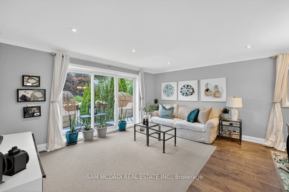 42 Peter Street N