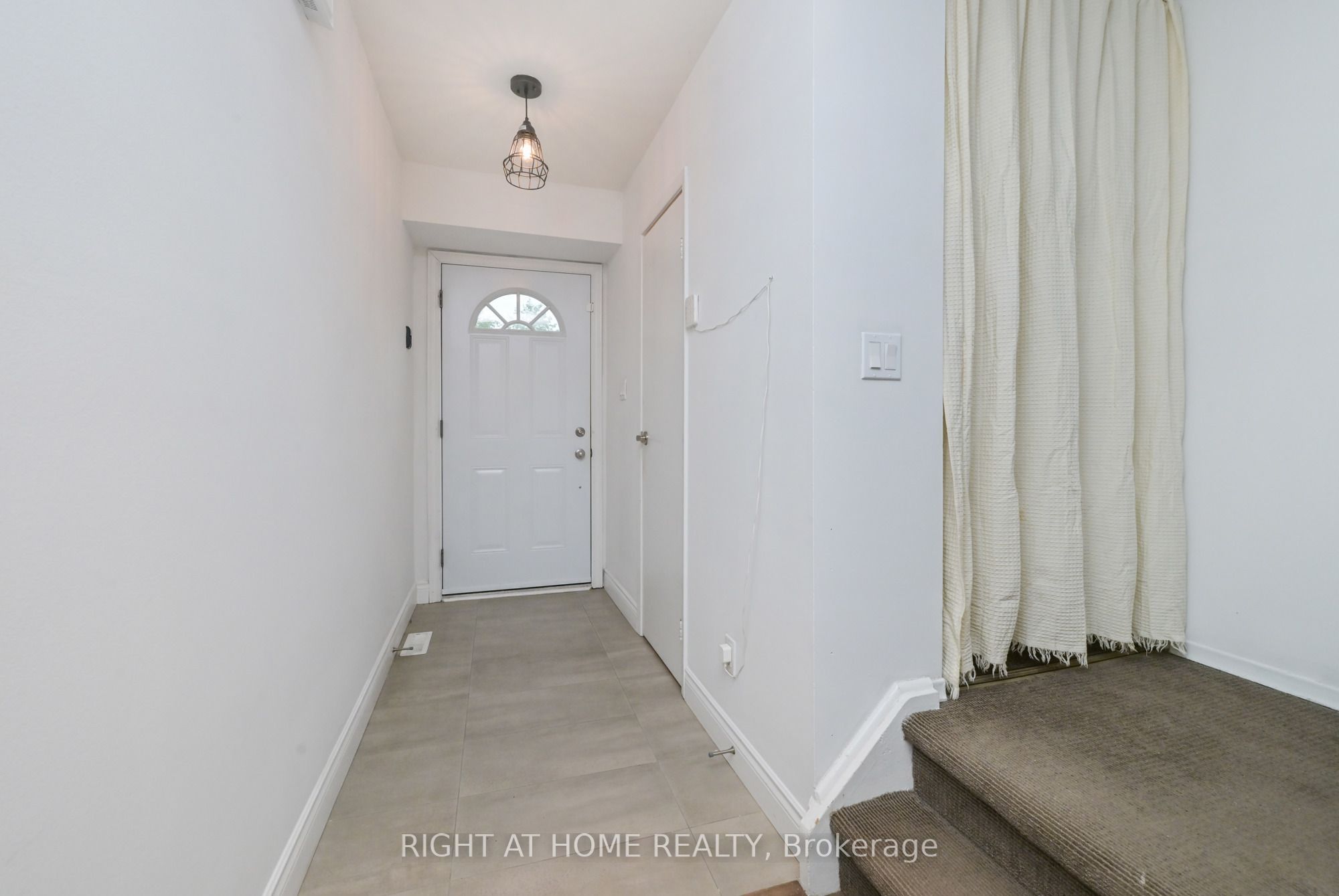 2120 Rathburn Road E 32