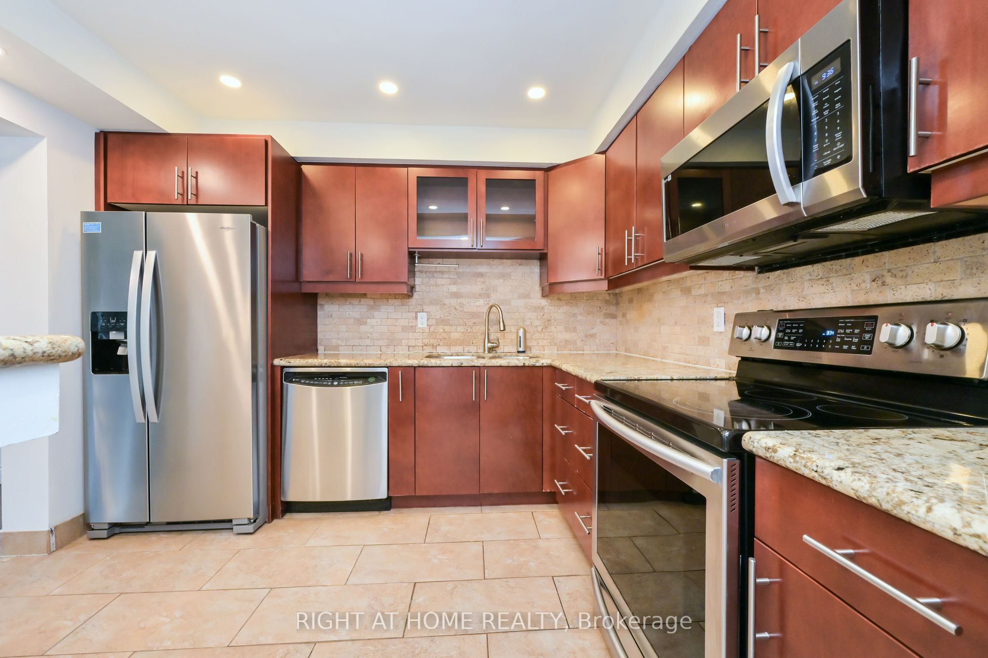2120 Rathburn Road E 32