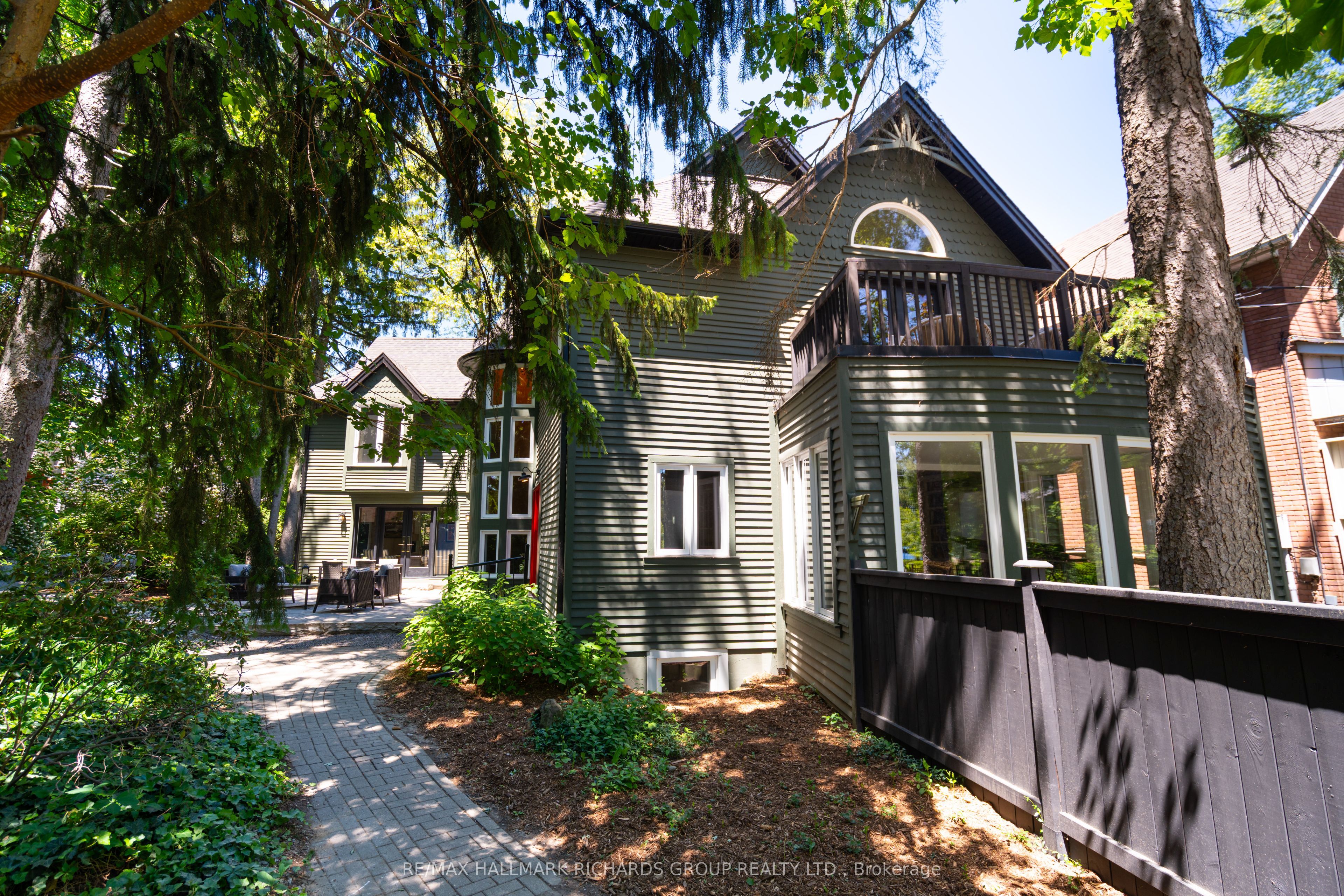 Photo 1 of 32 — 10 Springbank Avenue, Toronto, ON M1N 1G3