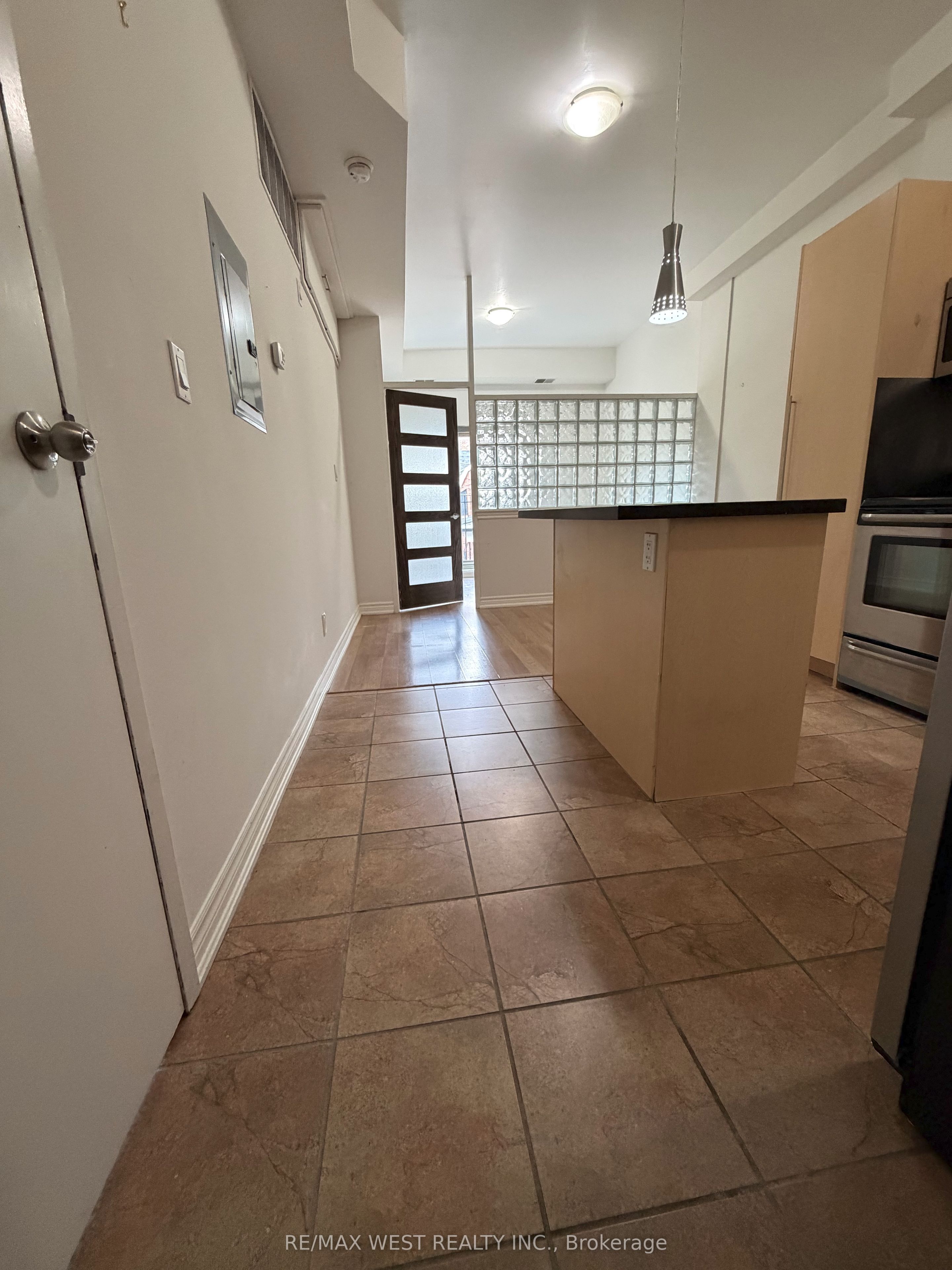 1090A Bloor Street W Upper Unit