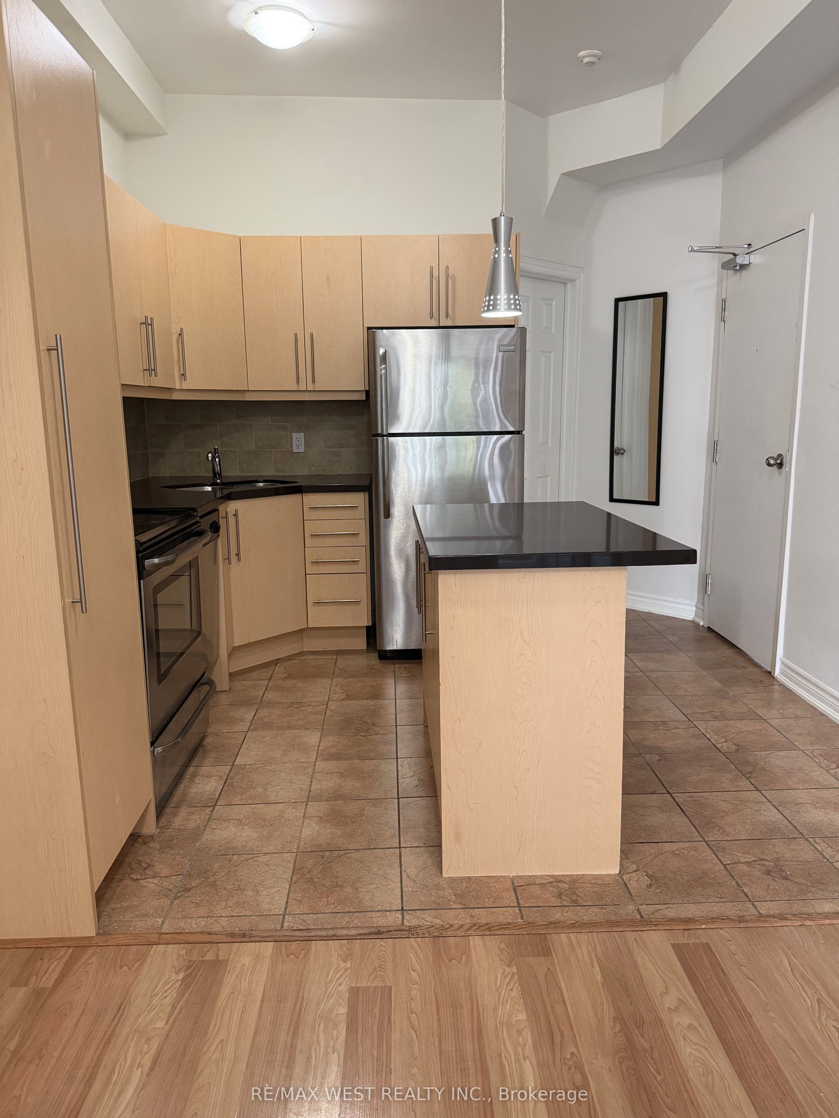 1090A Bloor Street W Upper Unit