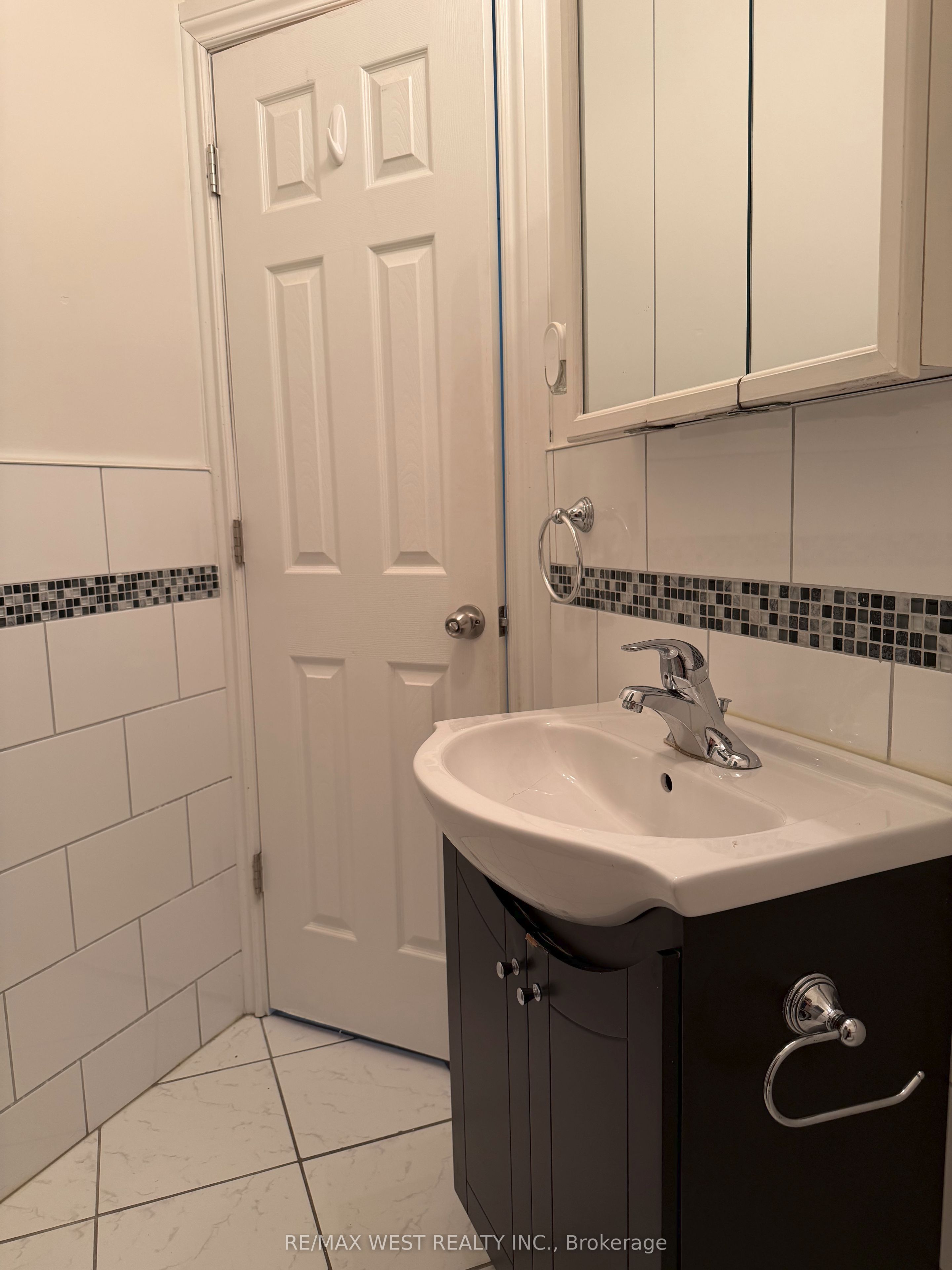 1090A Bloor Street W Upper Unit