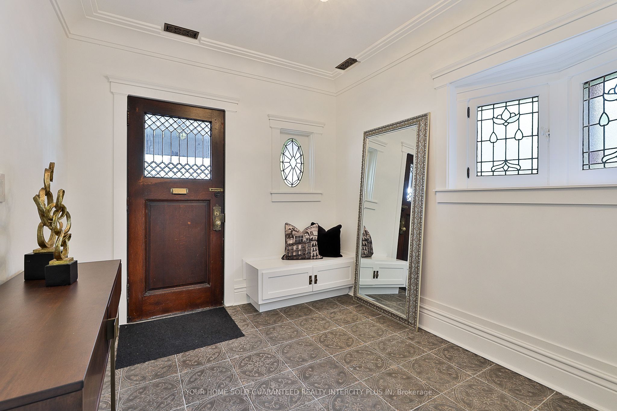 262 Roncesvalles Avenue