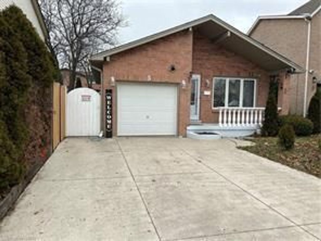 Photo of 5 Twinoaks Crescent, Hamilton, ON L8J 2E6 (MLS # X12773584)