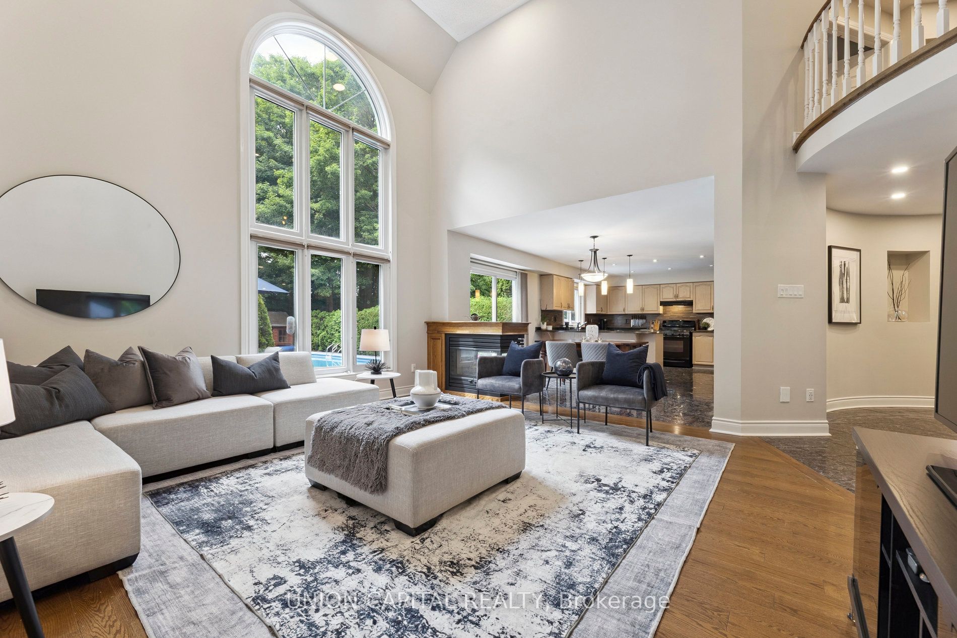 86 Charing Crescent