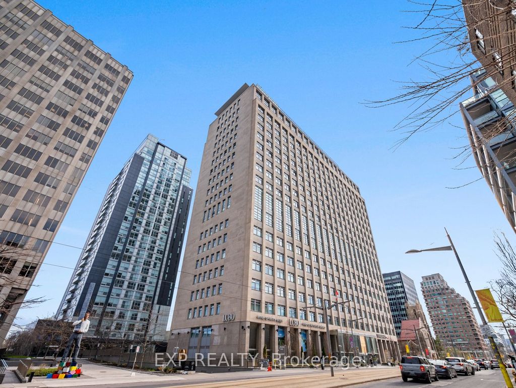Photo of 111 St Clair Avenue W #624, Toronto, ON M4V 1N5 (MLS # C13055298)